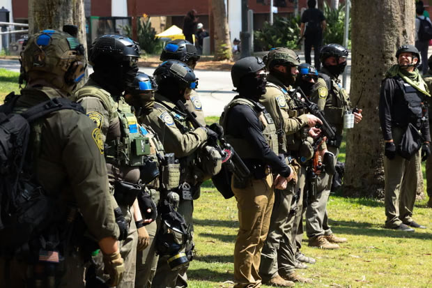 Masked ICE agents L.A. park